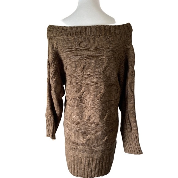 Studio 59 Knitwear cableknit off shoulder sweater size L - Picture 3 of 4